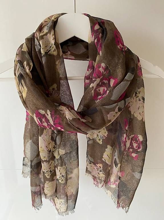 Foulards, Tücher & Schals: Schals, Halstücher, Damen V – Gebraucht aus Zürich von nad_7gzh