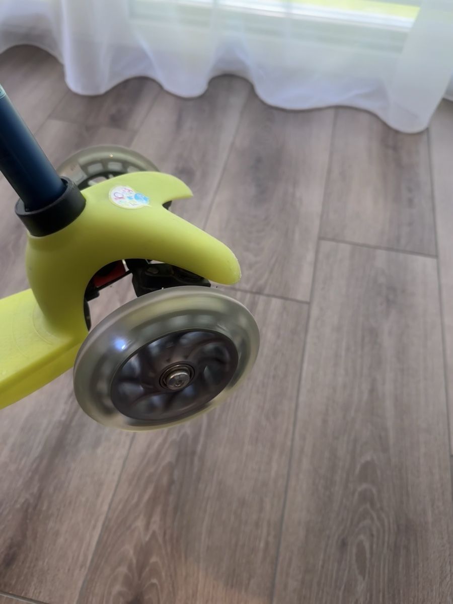 Micro Kickboard: Micro Scooter (von Coop Hello Family) – Usato da Flums venduto da Halessandro 2