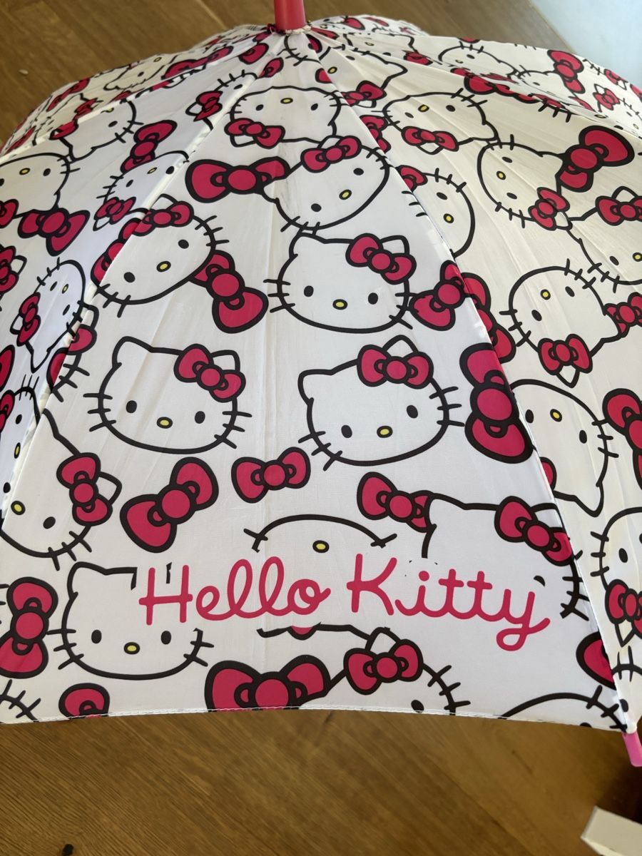Autres pour enfant & bébé: Hello Kitty Regenschirm – Défectueux à Würenlos par Ashley24