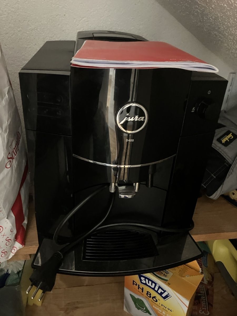 Jura Kaffeemaschinen & Espressomaschinen: D400 jura – Gebraucht aus Vallamand von lionlioo