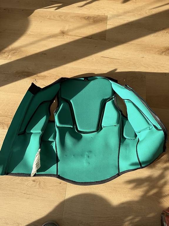 Aquilone: Ion Kitesurf Impact Vest VR XL – Usato da Bennau venduto da Interstellar5555 1