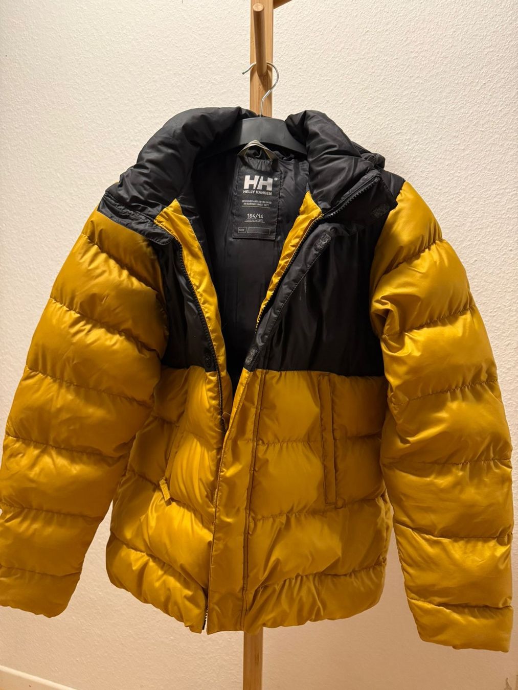 Helly Hansen Giacche: Helly Hansen Winterjacke, Grösse 164/14, Gold/Schwarz – Usato da Thun venduto da Sde
