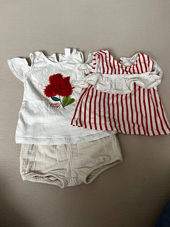 Lotti & Set di vestiti: Süsse Sommerkleider Mädchen Grösse 86 – Usato da Balgach venduto da RianaT