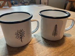 2 emaille Tassen