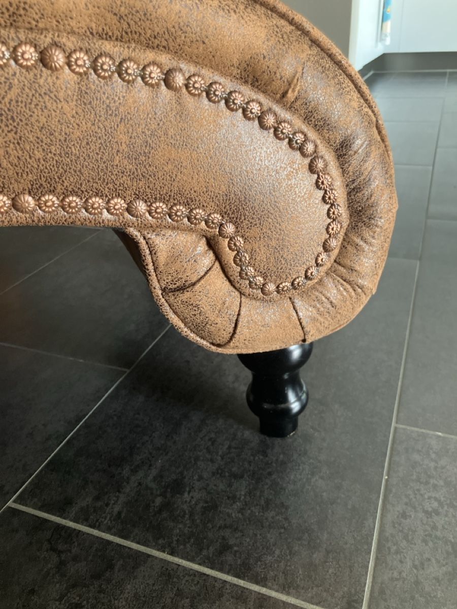 Poltrone: Sessel mit Knopfsteppung Kunstleder braun – Usato da Steffisburg venduto da Nikolini 3