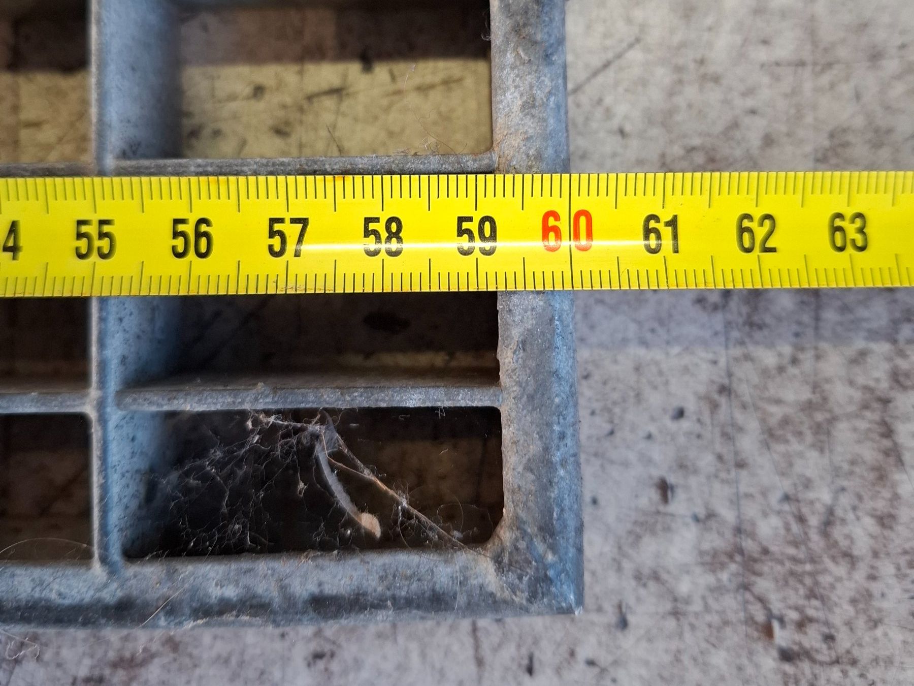 Griglie e Inferriate: Robuste Metall Abdeckung/Gitter, 60 cm x 40 cm – Usato da Adligenswil venduto da Exnovo 1