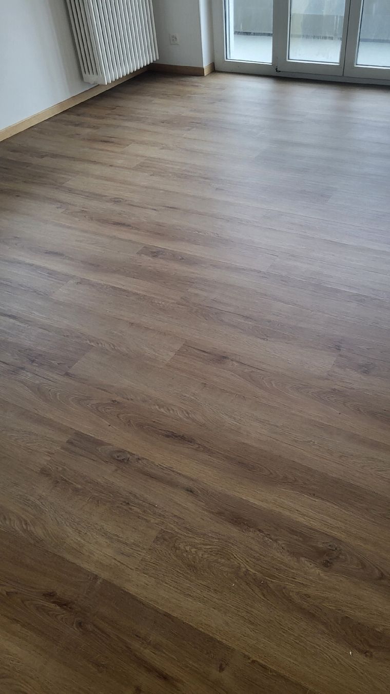 Balken: Vinyl Eiche spc wasserfeste Träger fr. 26.90 m2 – Neu und originalverpackt aus Rothrist von swiss-laminat 6