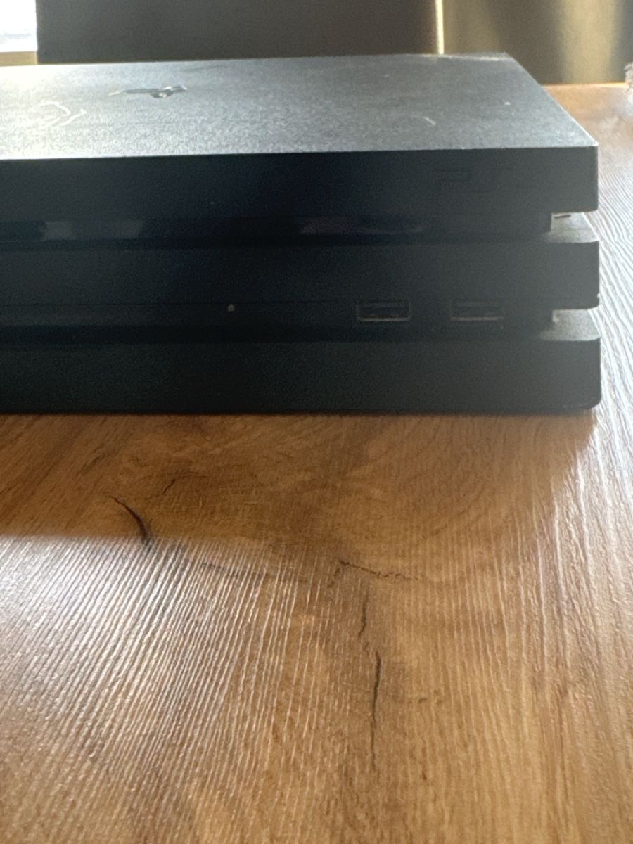 Sony Console: Sony PlayStation 4 Pro 1TB + HDMI-& Stromkabel – Difettoso da St. Gallen venduto da RubenPF 2