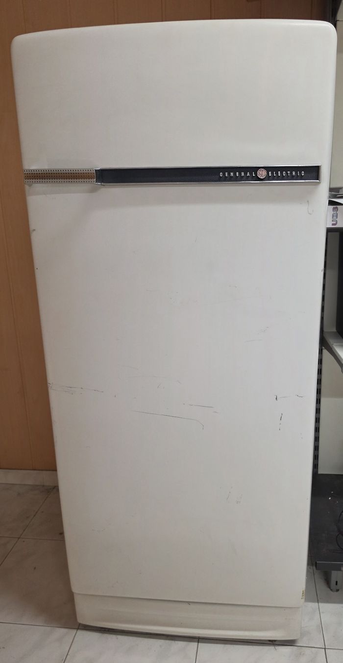 Frigoriferi: Frigo General Electric vintage,  1950n – Usato da Genève venduto da Titan1966