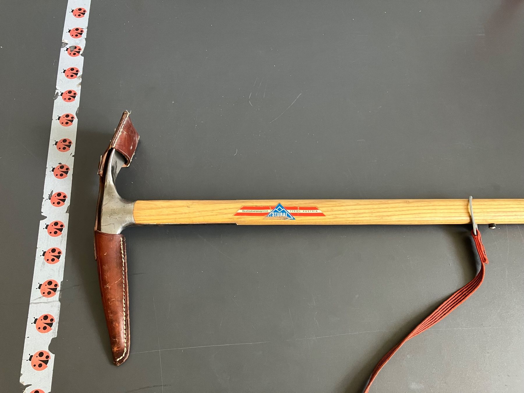 Kletterausrüstungen: STUBAI Eispickel Intersport Vintage – Gebraucht aus Aarburg von Wendepunkt_Fundgrube