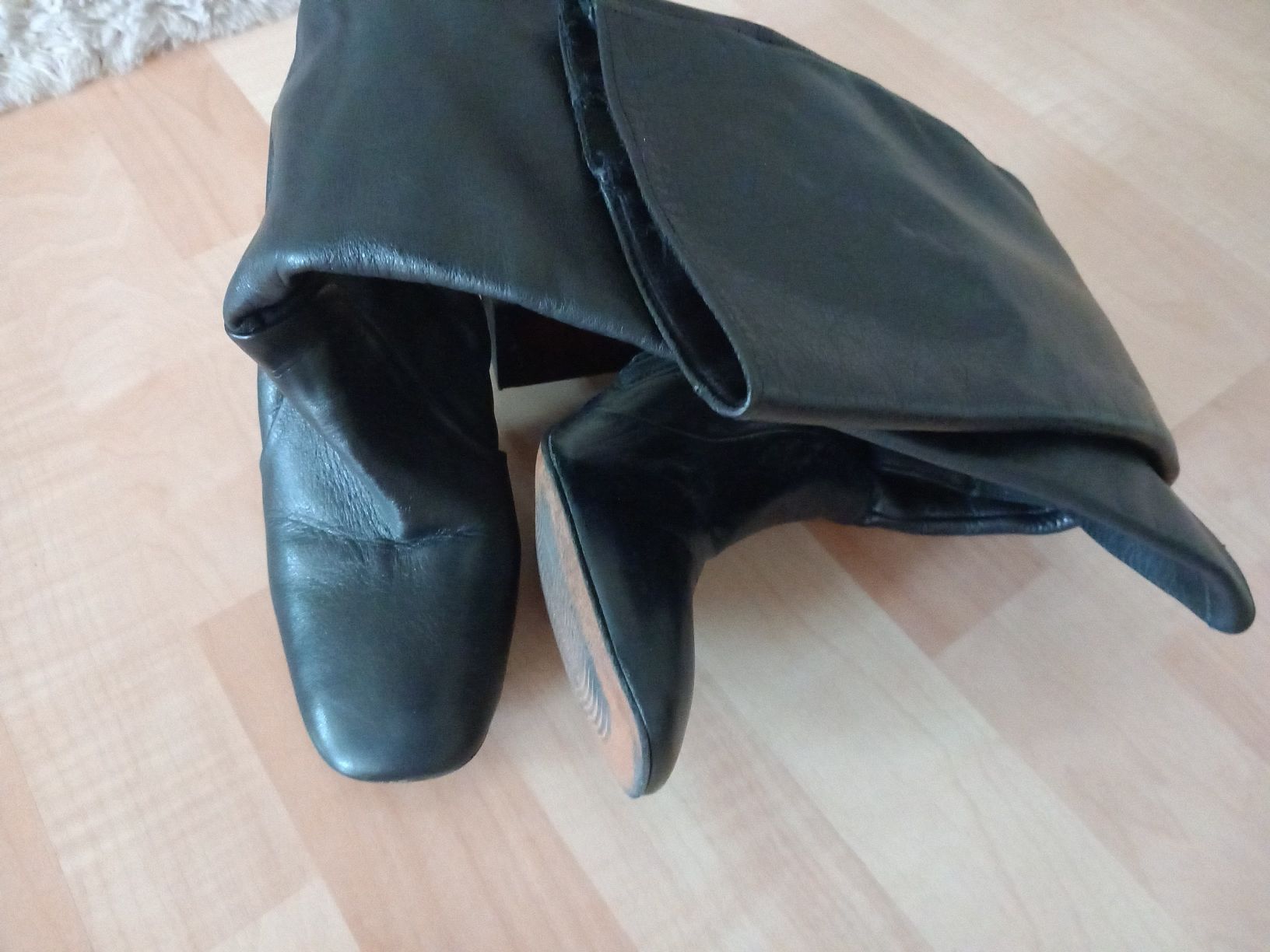 Scarpe da donna: Echt-Lederstiefel Gr. 36, schwarz – Usato da Wanzwil venduto da lonelybeachhouse 2
