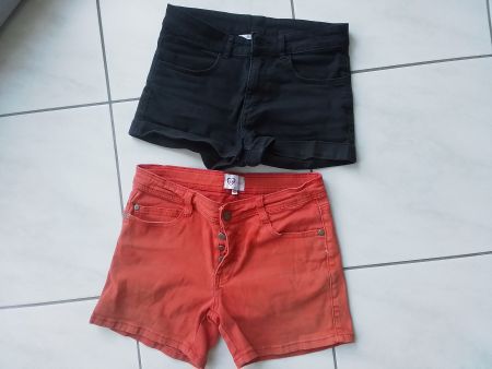 2Paar kurze Hosen 152/170