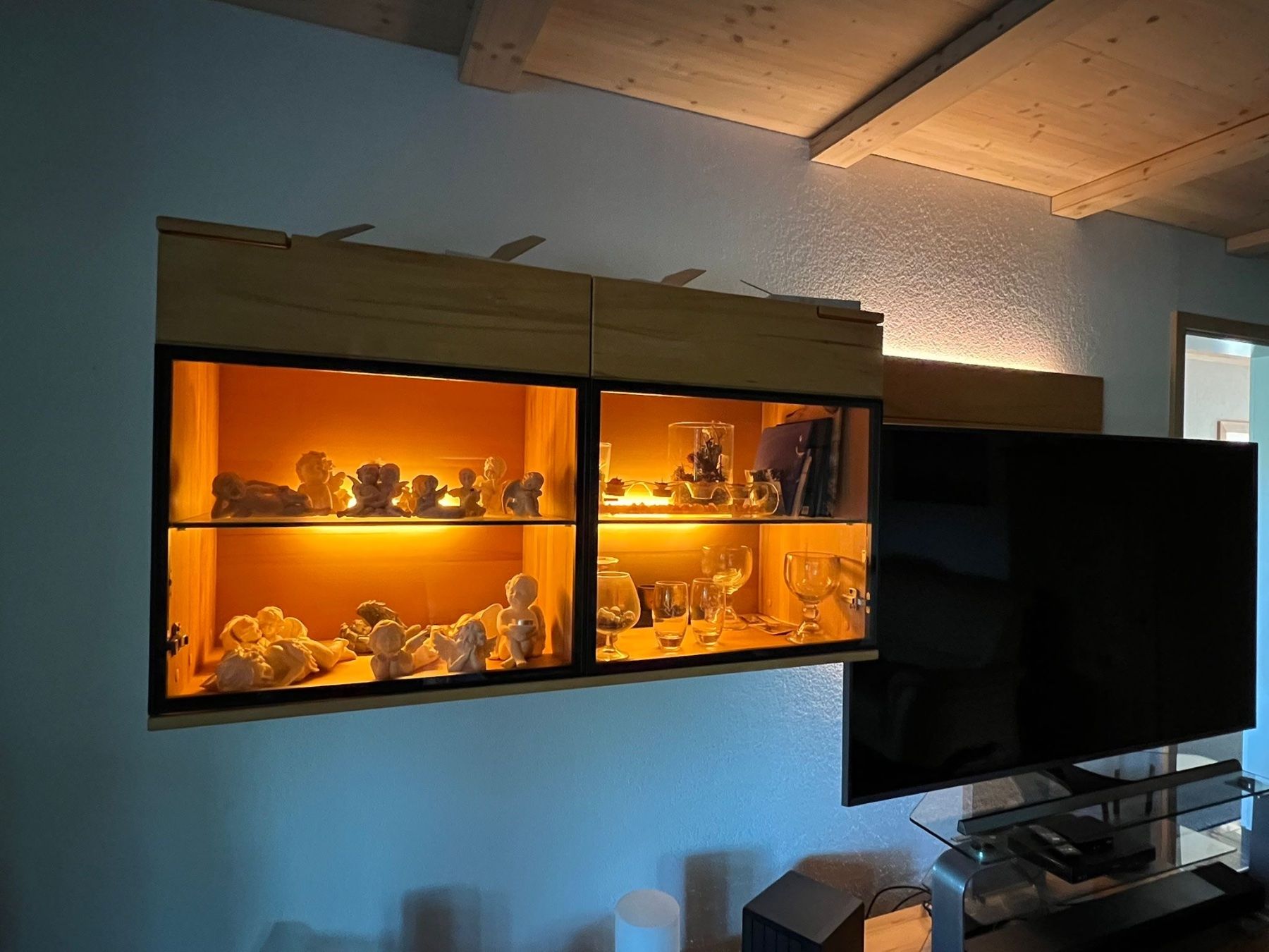 Vitrines: Wohnwand  /  TV Möbel und Vitrine – D'occasion à Habkern par intra88 2