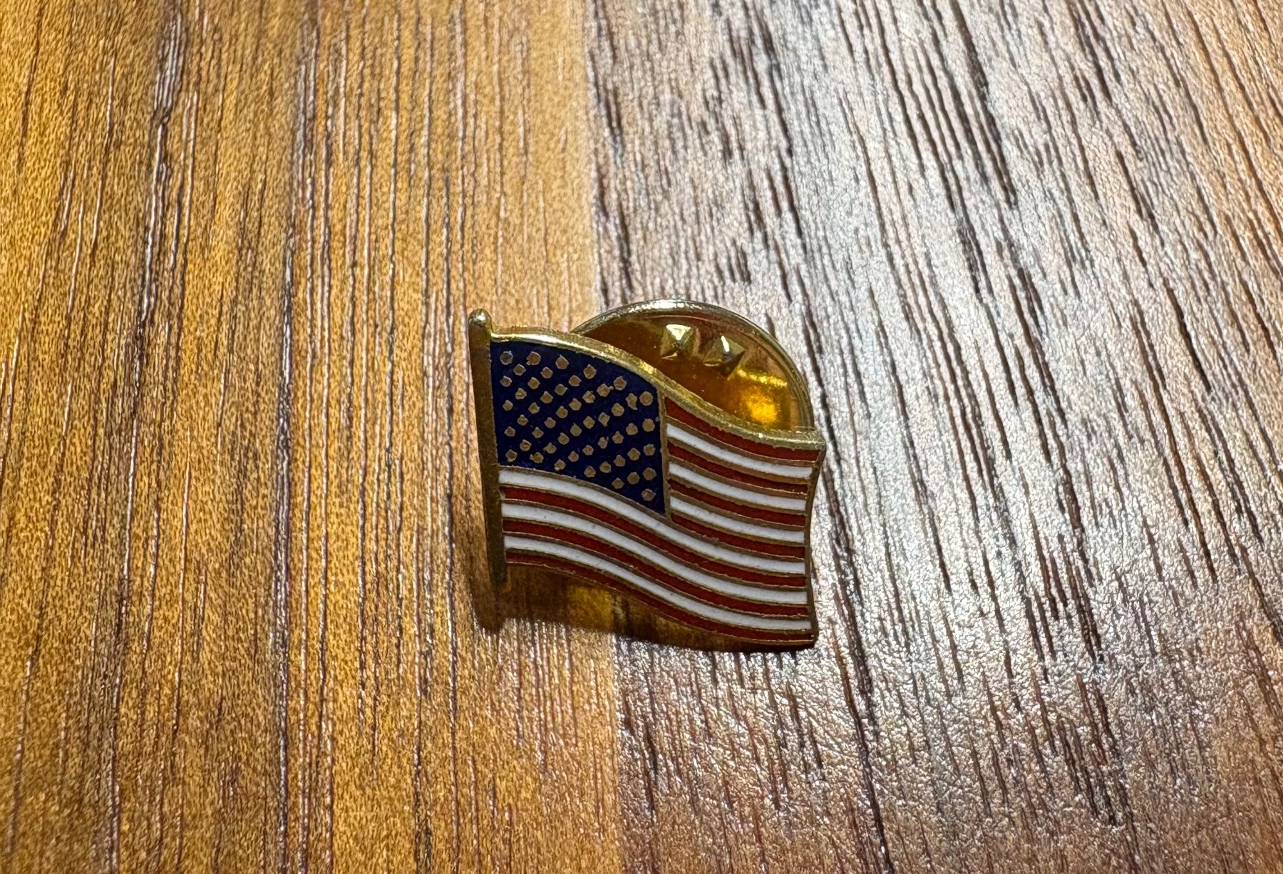 Broschen & Nadeln: Amerika Pin – Neu (gemäss Beschreibung) aus Embrach von Bdennis
