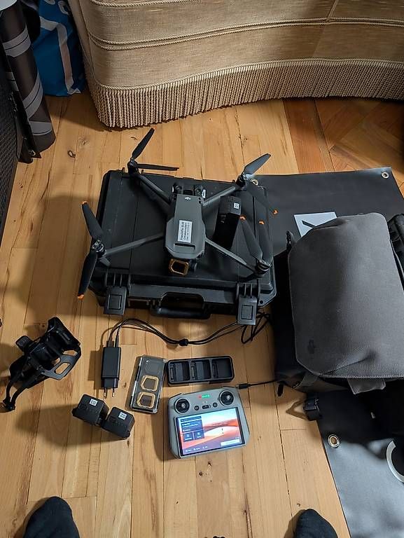 Modellismo RC: DJI Mavic 3 Classic, Fly More Combo + Koffer – Usato da Männedorf venduto da Gian.franchi