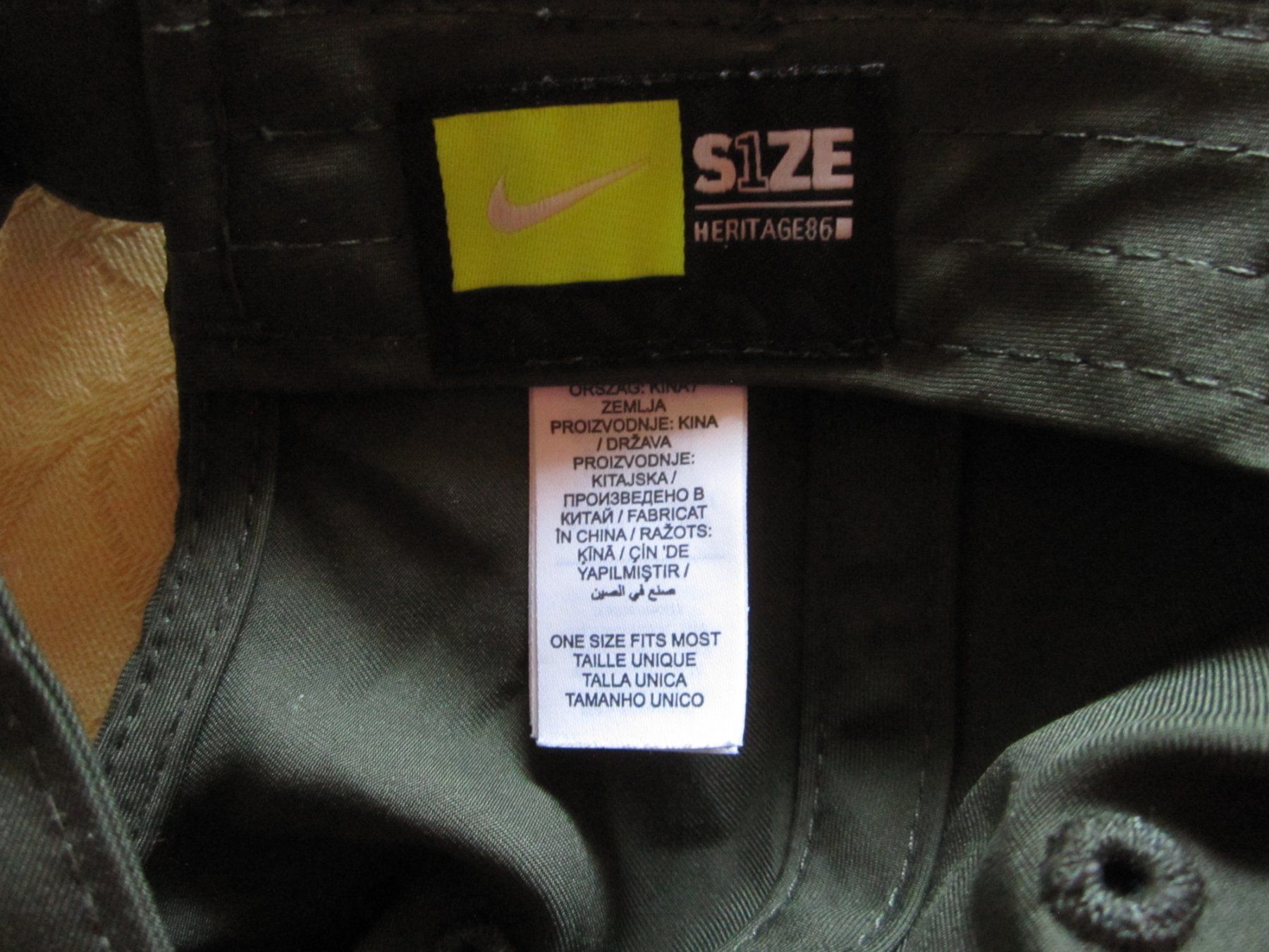 Nike Autres vêtements & accessoires: Nike Baseball Cape, olivegrün – D'occasion à Binningen par flugi30 2