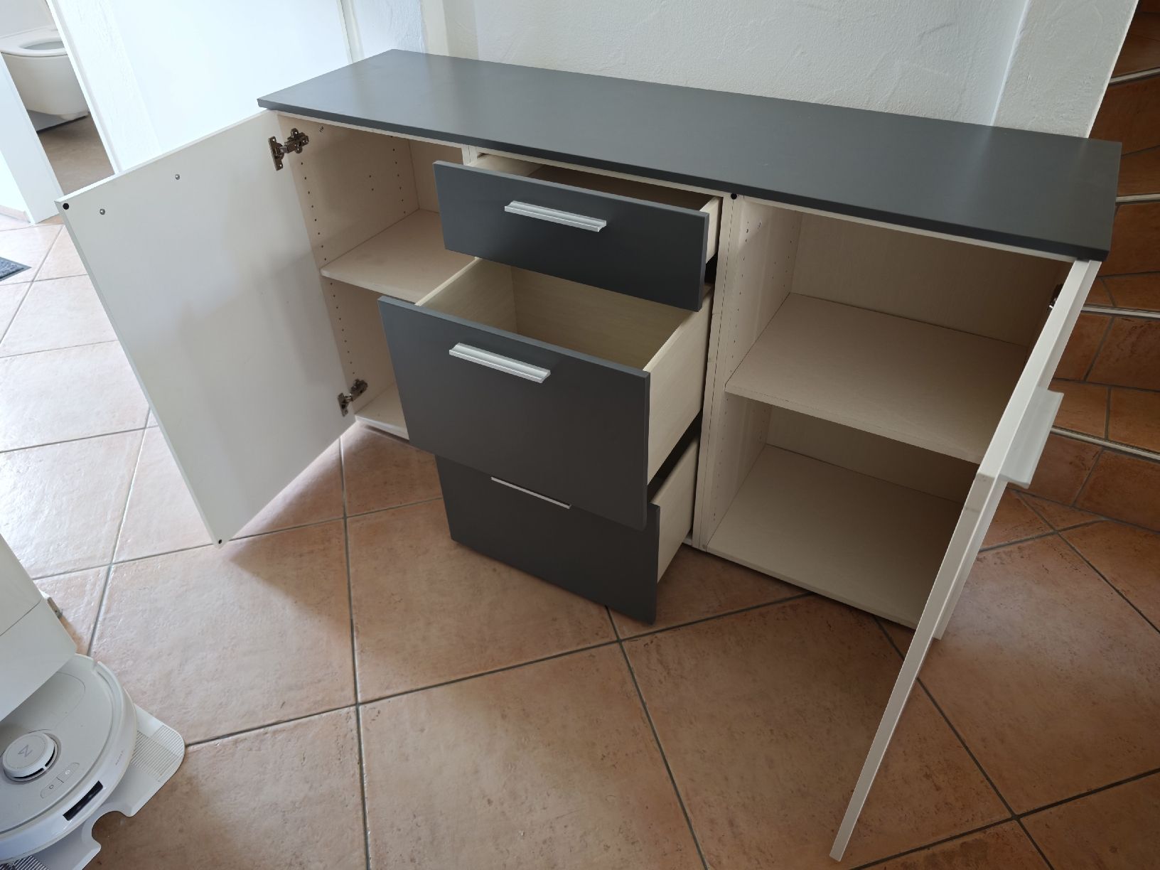 Cassettiere: Modernes Sideboard in Anthrazit/Weiss – Usato da Wohlenschwil venduto da tro_x2gy 1