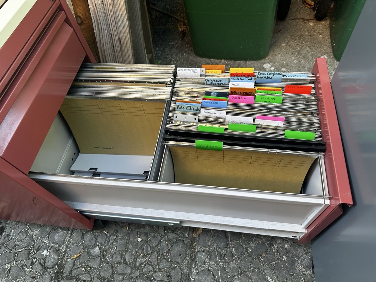 Lista Eléments de bureau: Rollcontainer Lista rot mit Schubladen und Hängemappen – D'occasion à Biel/Bienne par TellWilhelm 1