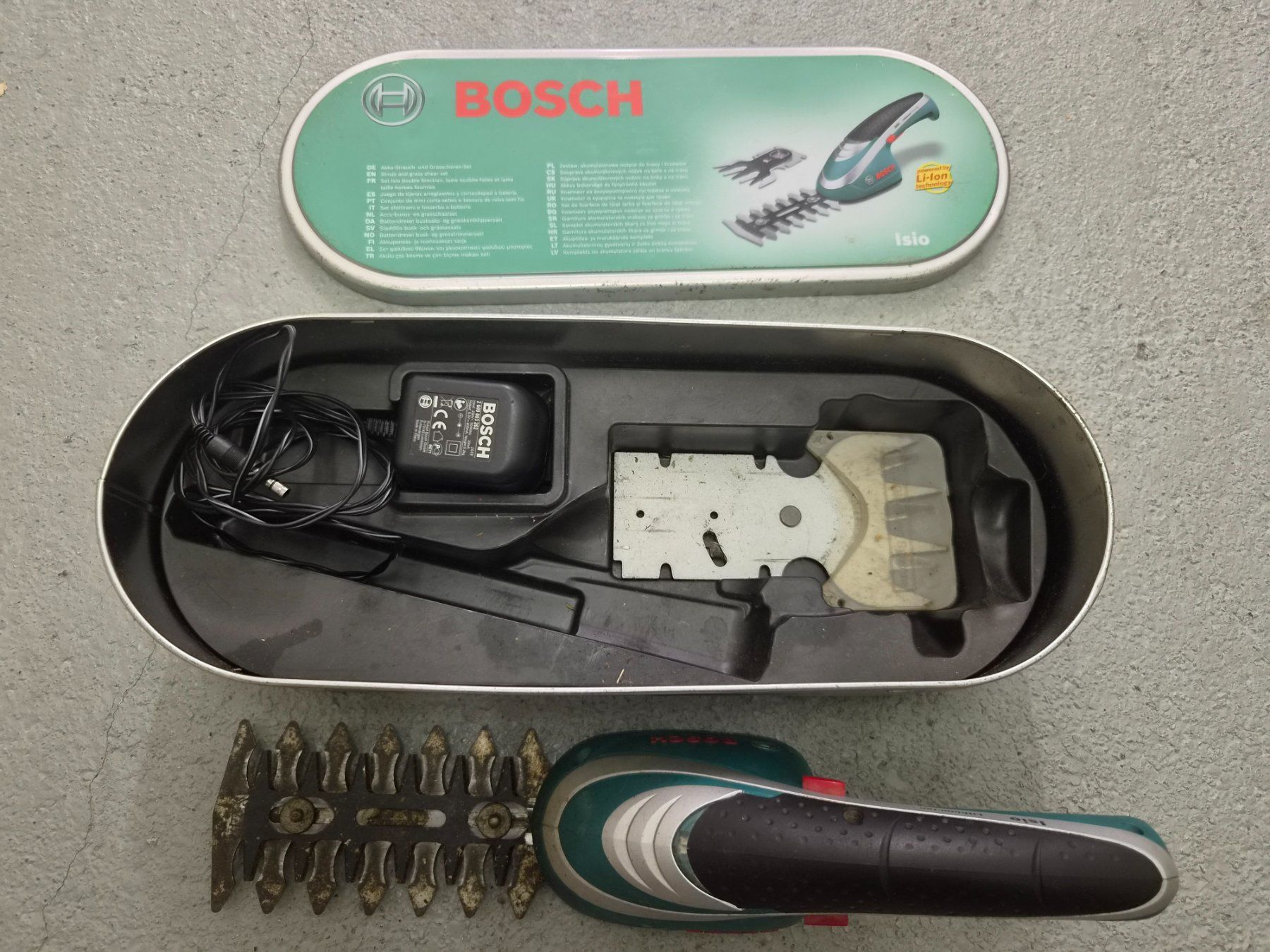 Bosch Tous les outils: Bosch Isio Grasscherenset. Metallkoffer – D'occasion à Domat Ems par tchnesa 1