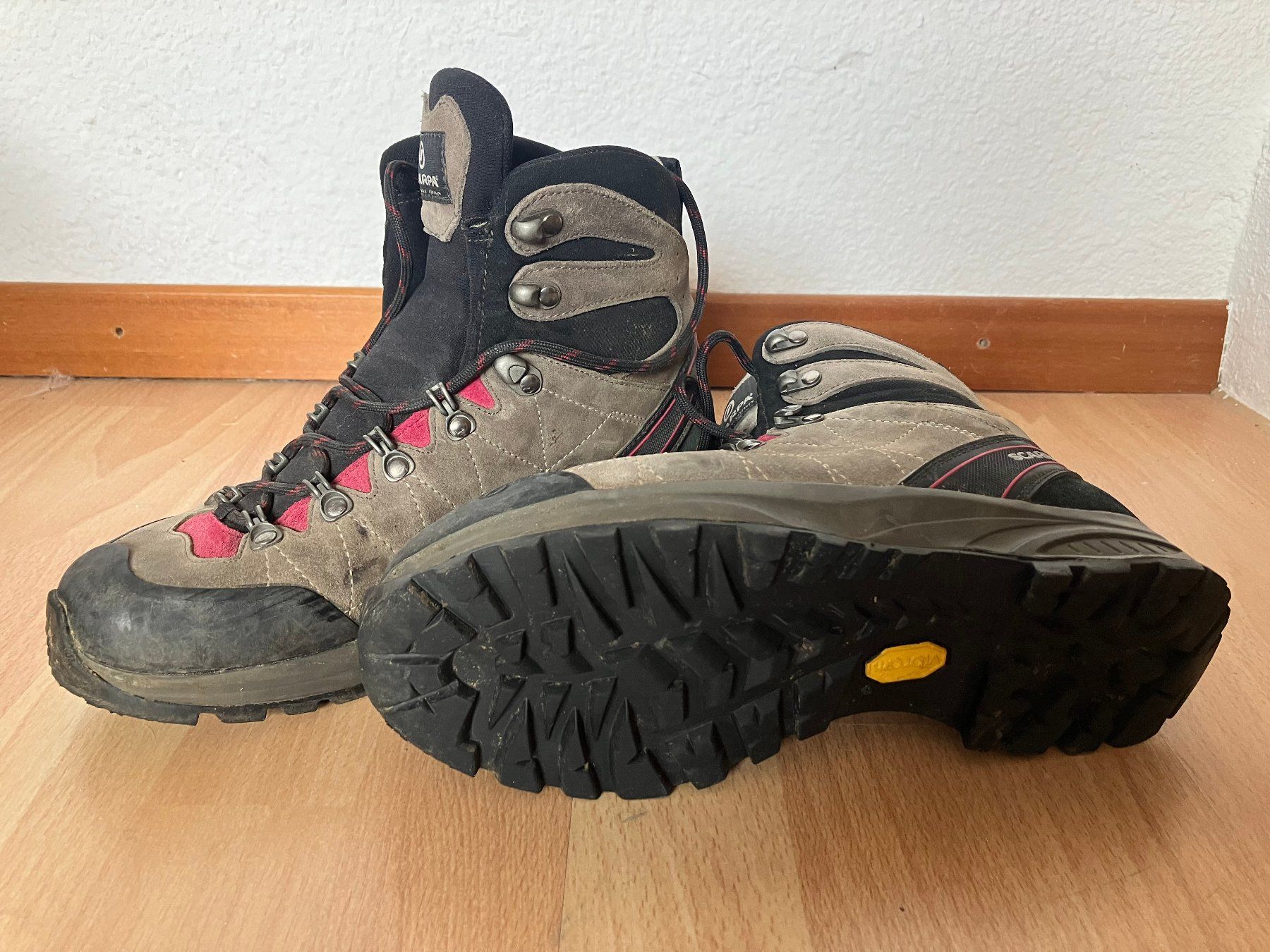 Scarpa Scarpe da donna: Wanderschuhe Gr 38.5 – Usato da Fehren venduto da hrettmer 1