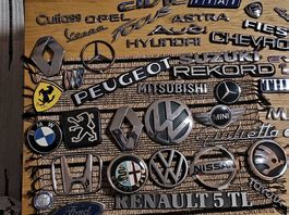 Lotto emblemi auto diverse marche 