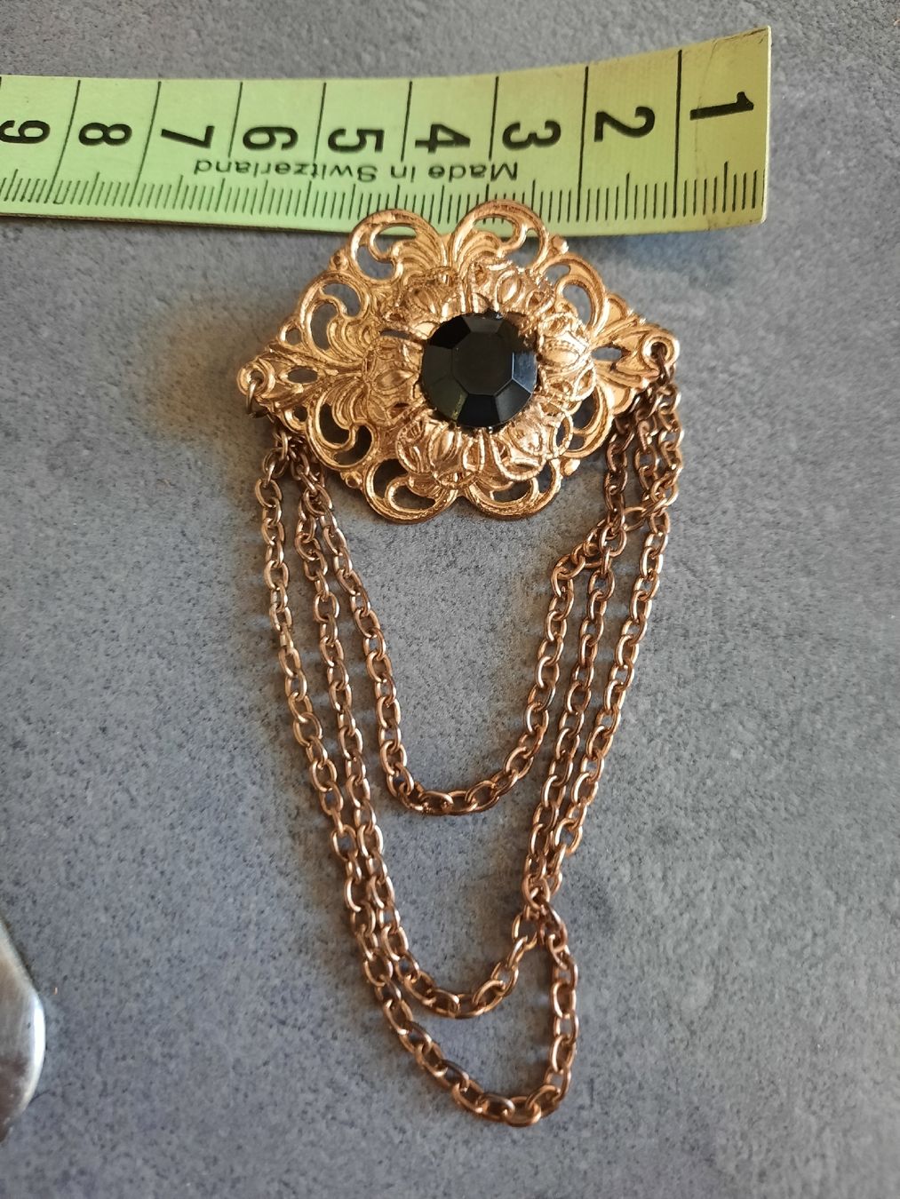 Bambole: Ancienne BROCHE. Idéale pour une poupée – Usato da Le Locle venduto da marylise01 2