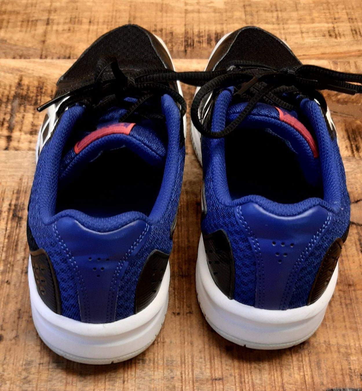 Asics Scarpe da uomo: Asics Hallenschuhe Gr. 39. Top Zustand – Nuovo (secondo la descrizione) da Wiler b. Utzenstorf venduto da ryan81 2
