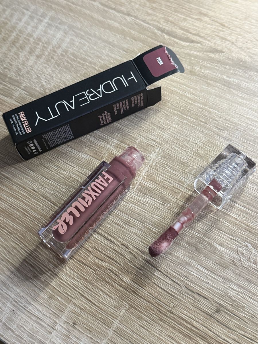 Huda Beauty Make-up: Huda Beauty Lip Gloss – Nuovo (secondo la descrizione) da Baar venduto da elexata 2