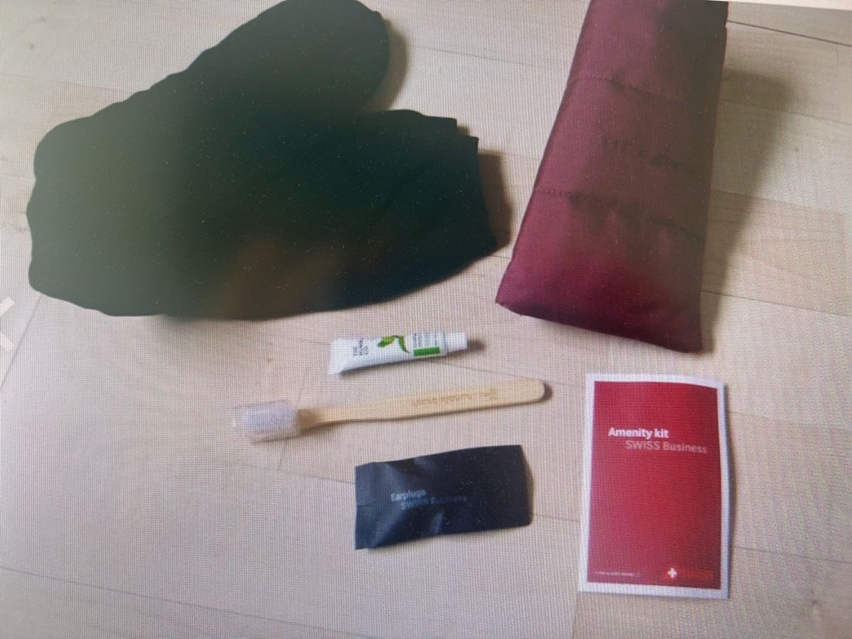 Altro per la cura del corpo: Swiss Amenity Kit Business Class – Nuovo e nell'imballaggio originale da Widen venduto da Ragusa33 1