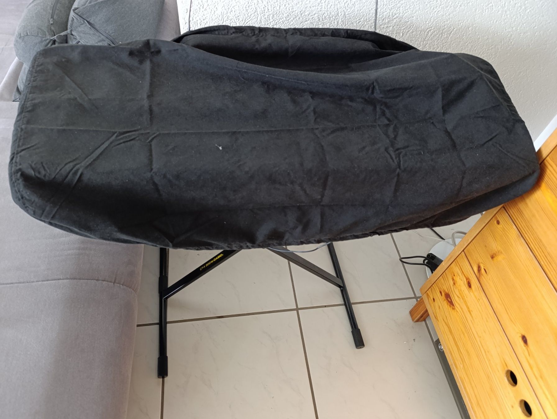 Roland Strumenti musicali: Synthétiseur vintage Roland E-15 avec support – Usato da Orpund venduto da koni_kid 2