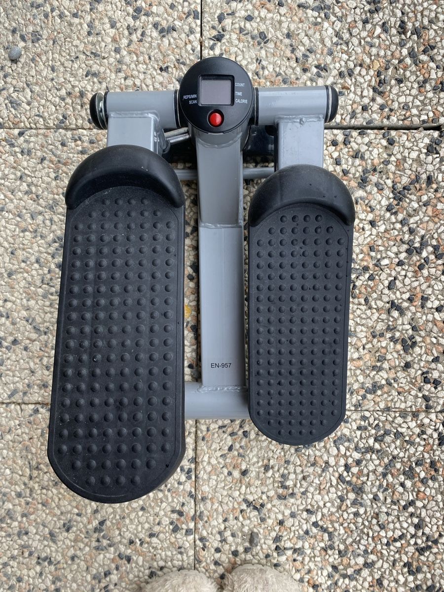 Vélos d'appartement: Stepper mit Trainingscomputer – D'occasion à Schachen LU par ali_hz6l 2