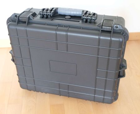 Robuster Outdoor-Koffer aus Kunststoff