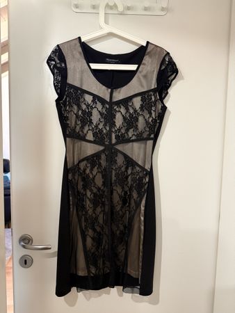 Rinascimento robe noire dentelle, taille L – Élégante!