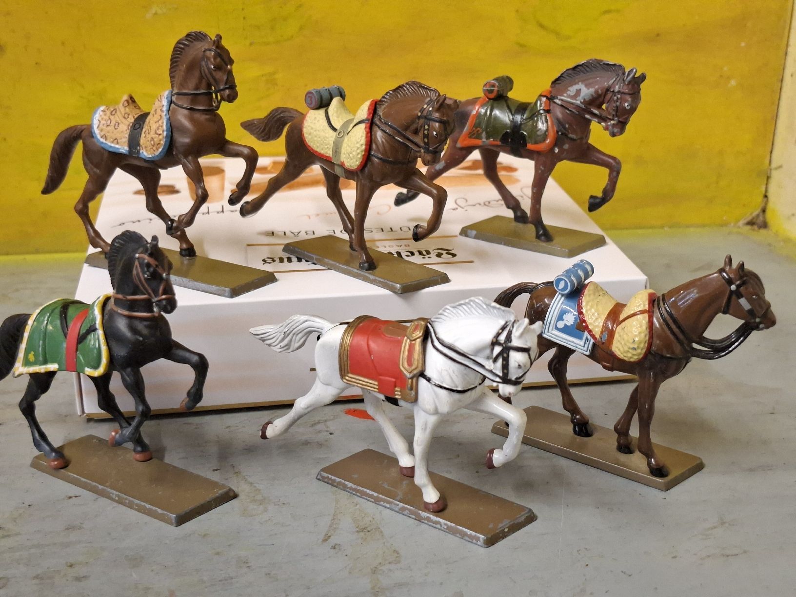 Spielzeuge: 6 chevaux de plomb de Starlux  – Neu (gemäss Beschreibung) aus Monthey von Jmbois