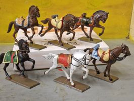 6 chevaux de plomb de Starlux 
