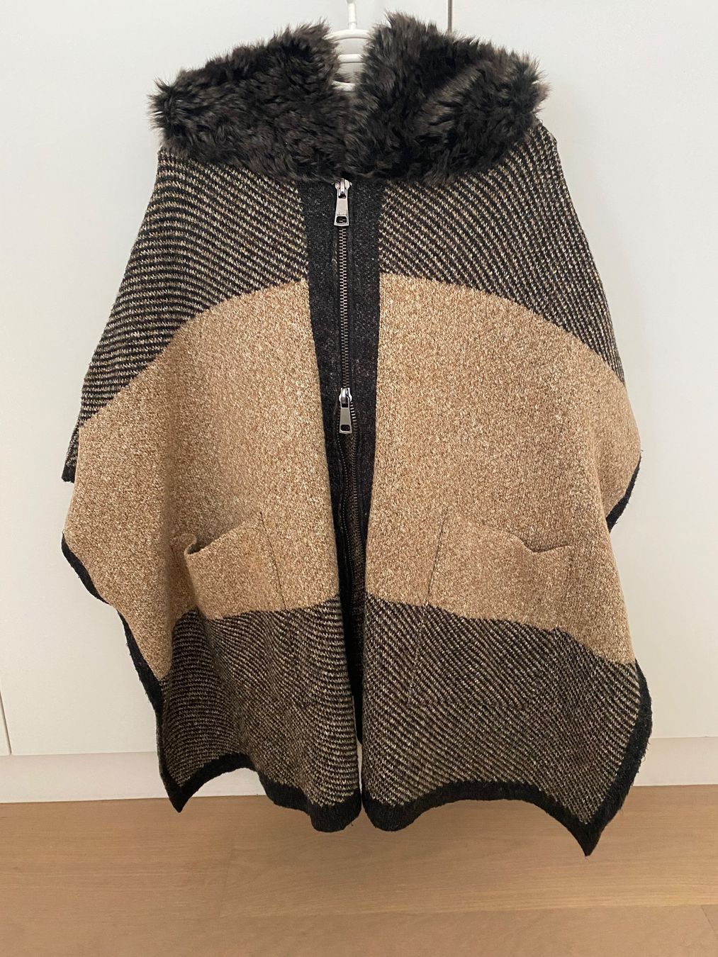 Zara Cappotti: 3/4 Arm Poncho (Gr. M) – Usato da Schlieren venduto da vivid_wrld 2