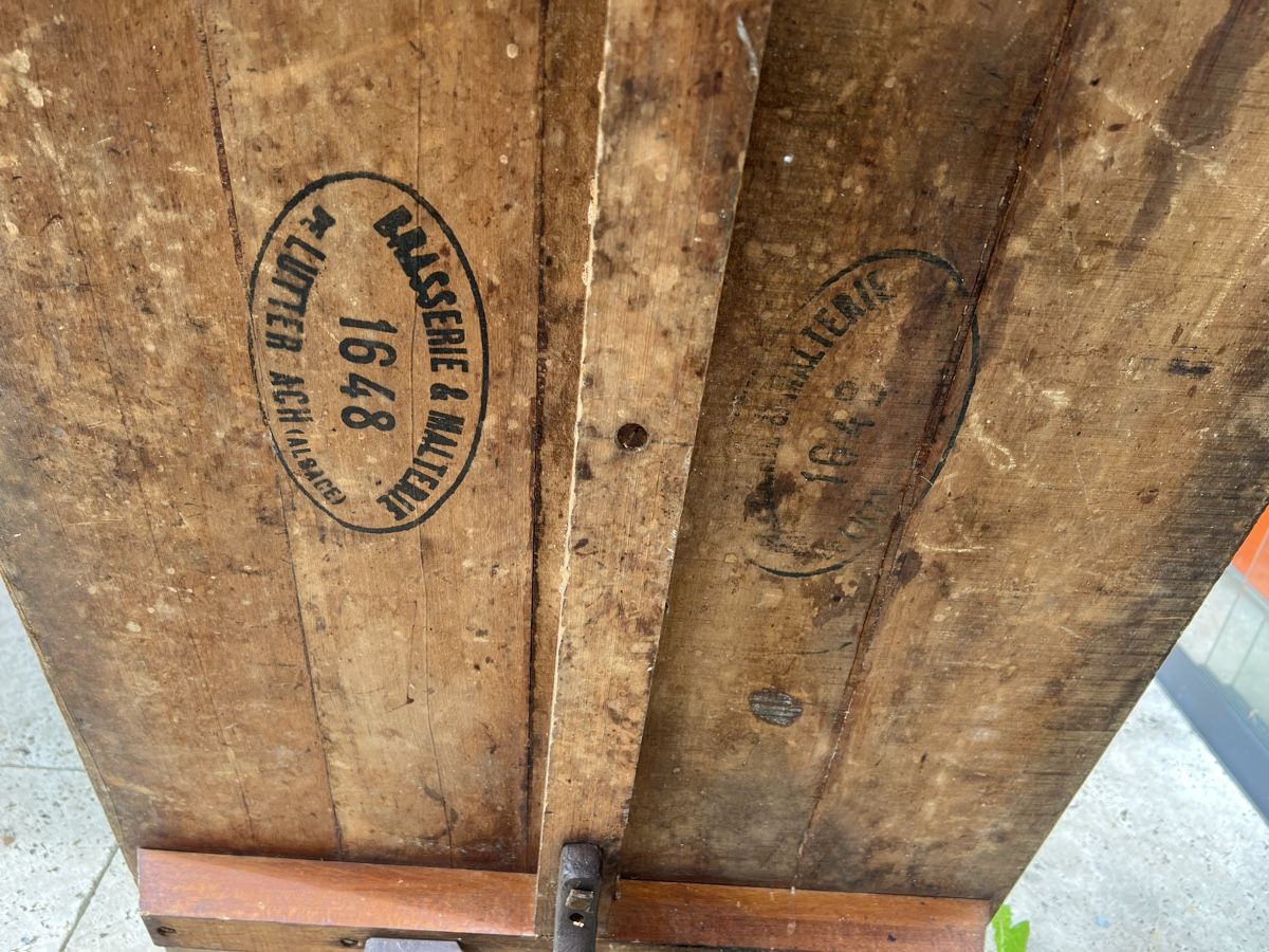 Tavoli: Antiker Bistrotisch aus Brasserie Lutterbach – Usato da Wabern venduto da La-Vitrine 7