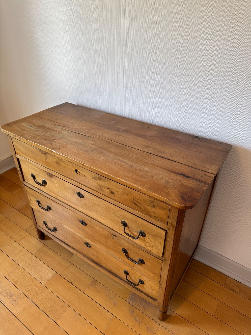 Cassettiere: Très jolie commode rustique 19ème, noyer massif – Usato da Basel venduto da fario2011 2