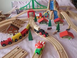 schöne grosse BRIO Eisenbahn mit 3 Loks und vielen Schienen