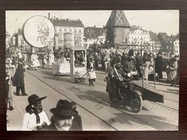 BASEL Fotokarte Basler Fasnacht, spezieller Seitenwagen-Töff