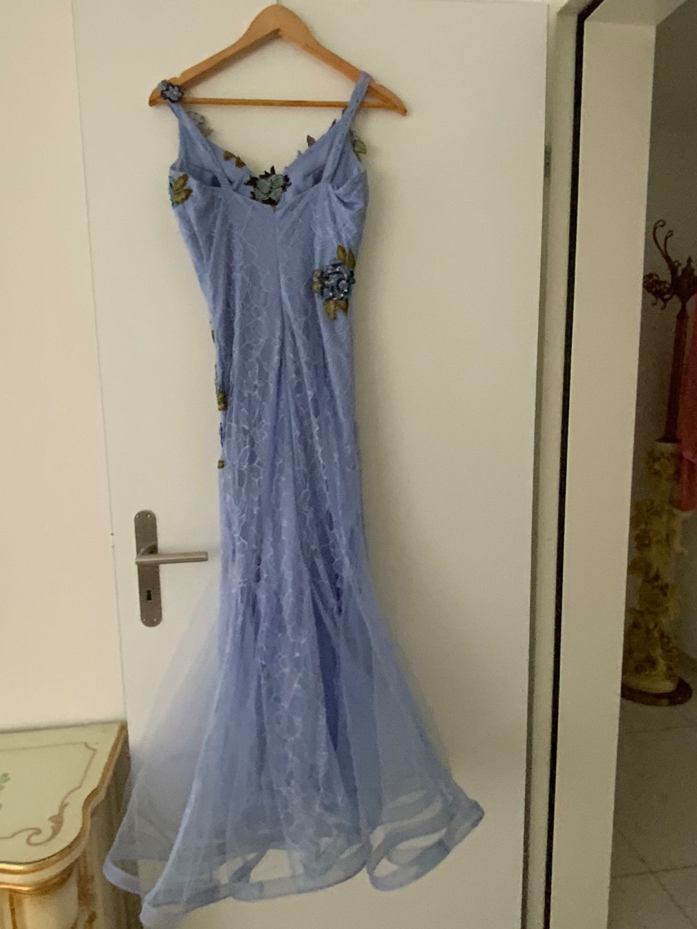 Vestiti: Abendkleid hellblau mit Stickereien – Usato da Schübelbach venduto da Hecht11. 2