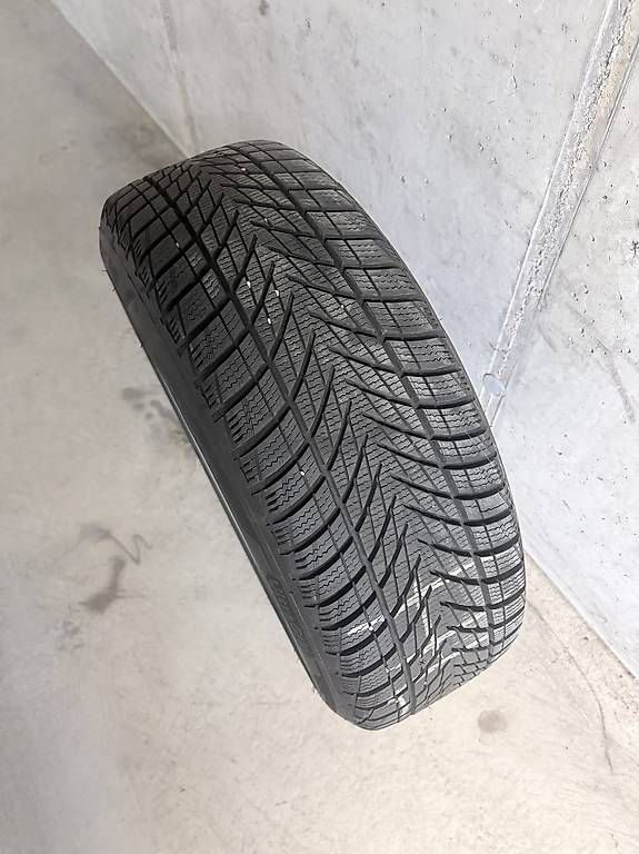 Goodyear Pneus & Roues: 4 Winterreifen BMW – D'occasion à Zürich par h4llo 2