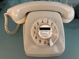 Téléphone vintage en parfait état