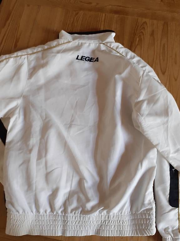 Jacken: LEGEA Sportjäckli XS – Gebraucht aus Brittnau von Gismo2012 1