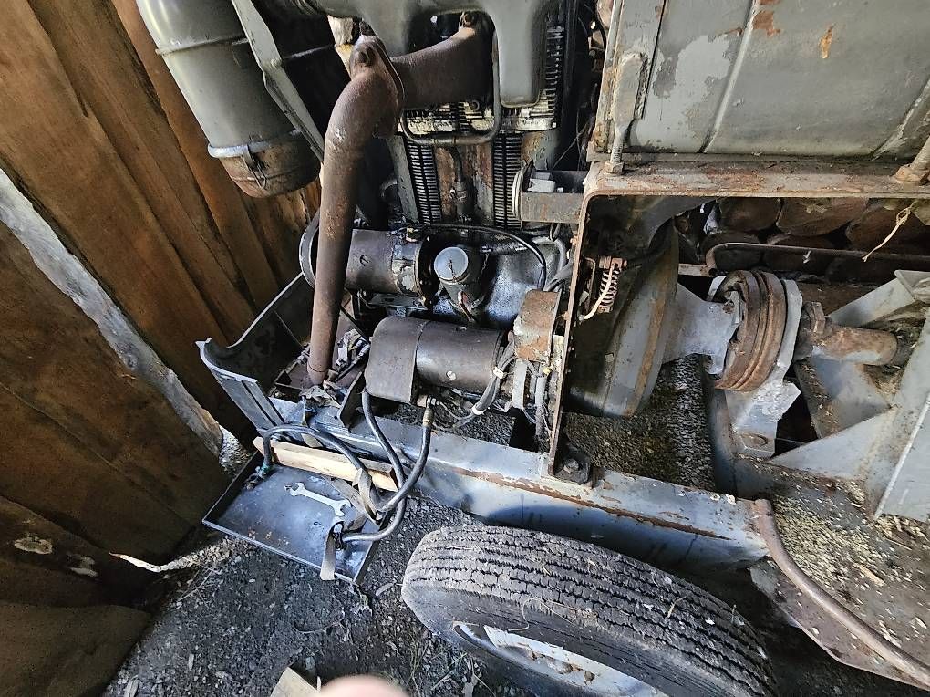 Tutte le macchine: Dieselmotor mit Holzspaltspirale – Usato da Zernez venduto da Cmetaller 1