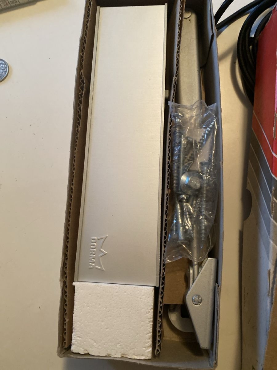 Porte: Dorma Türschliesser silver, unbenutzt – Nuovo (secondo la descrizione) da Hunzenschwil venduto da Smiles 1