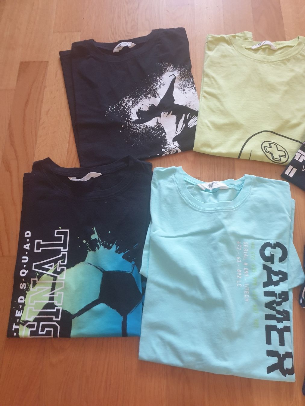 H&M Lotti & Set di vestiti: Neu t-shirt H&M – Nuovo (secondo la descrizione) da Fribourg venduto da mal_8zjh 2