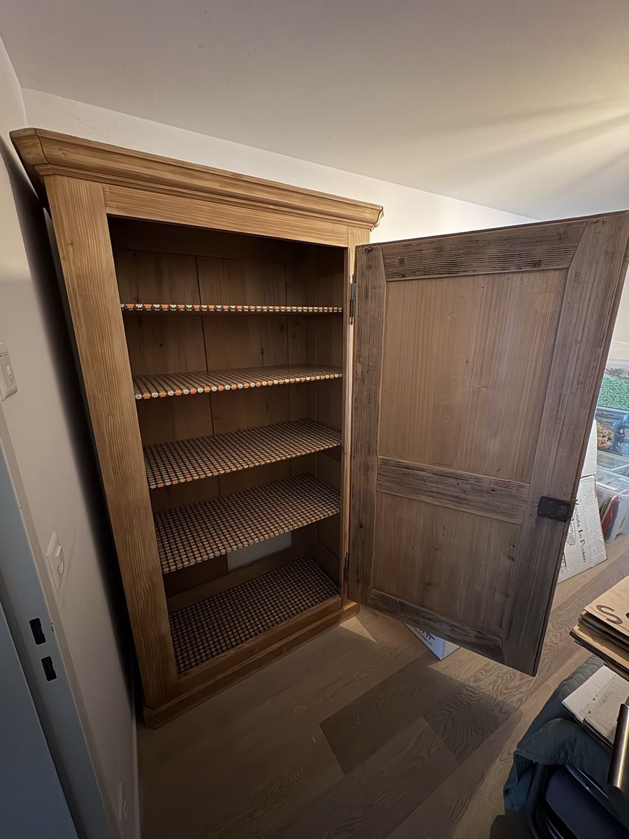Schränke: Antiker Massiv-Holzschrank – Gebraucht aus Basel von WestJ 4