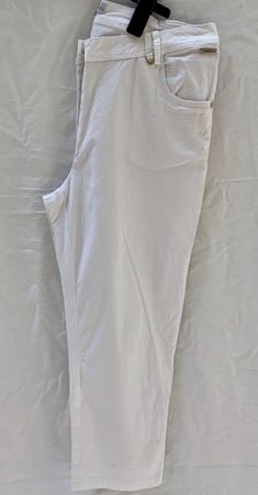 Superbe pantalon court blanc AGATHE&LOUISE 95%coton t.42