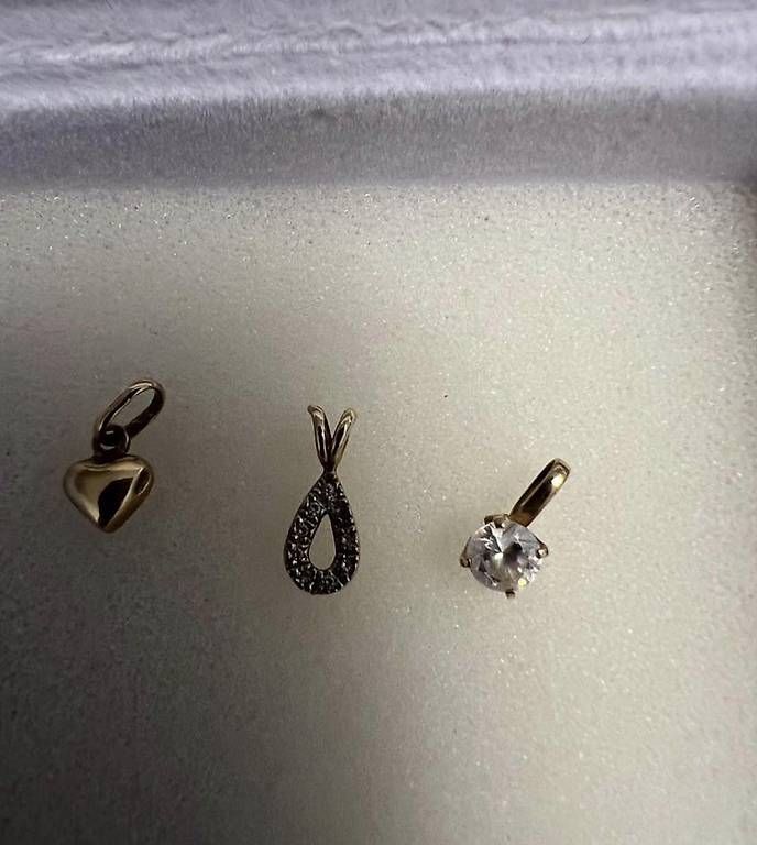 Pendentifs: Anhänger 3x – D'occasion à Glattbrugg par mir_vx2c